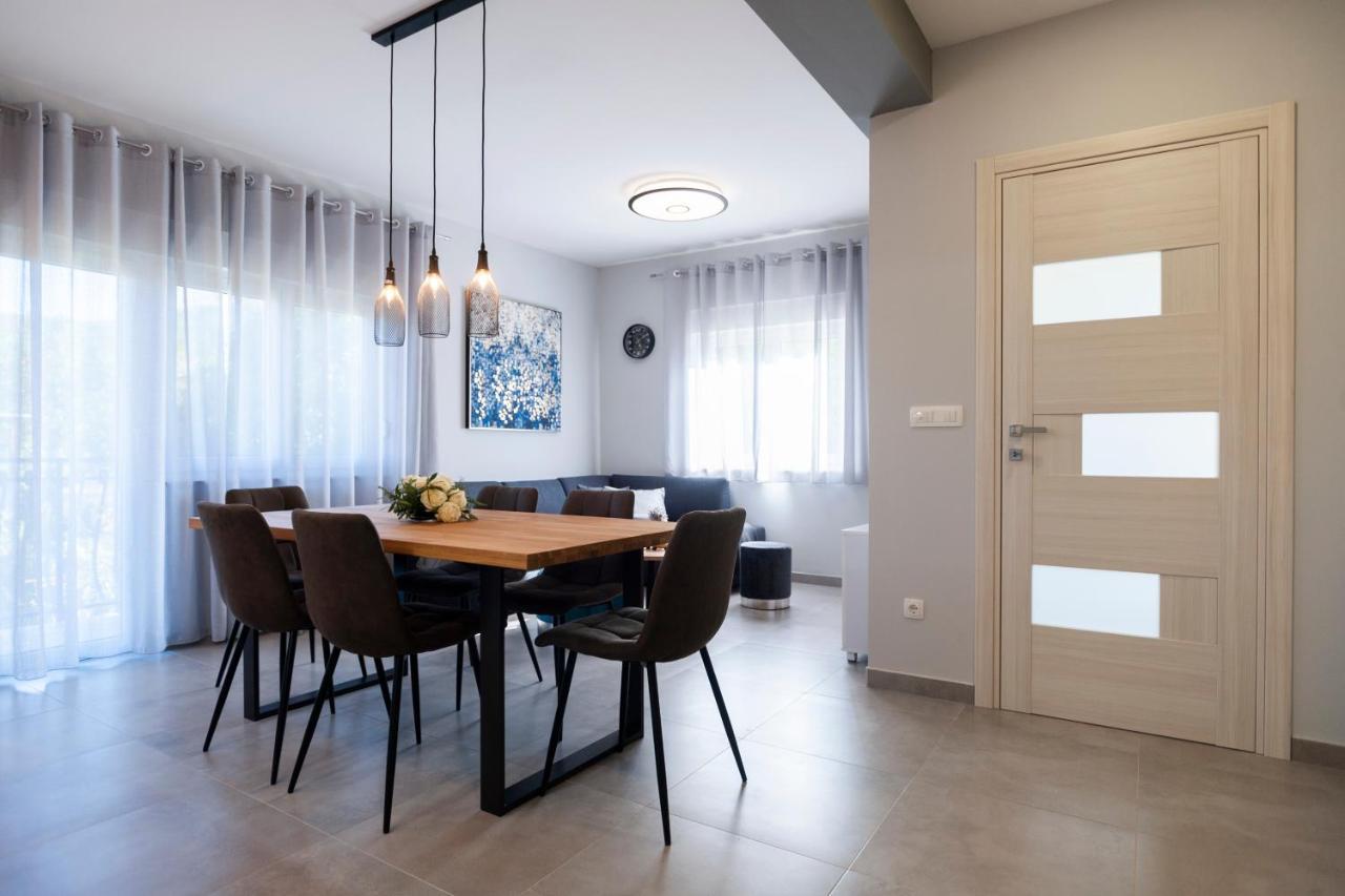 Villa Latica Dicmo Exteriör bild