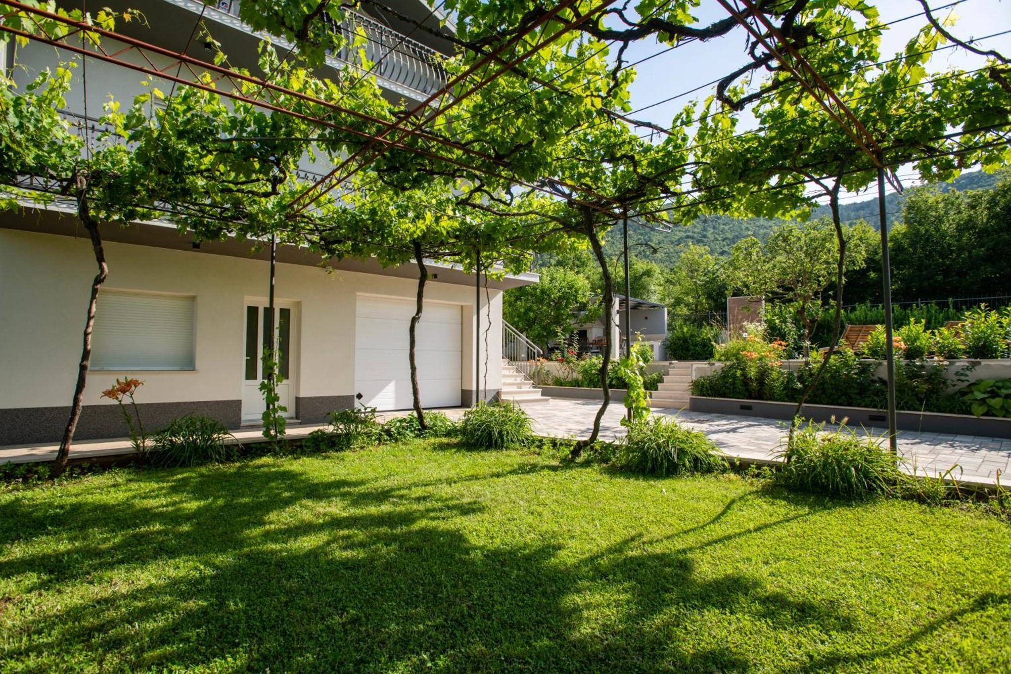 Villa Latica Dicmo Exteriör bild
