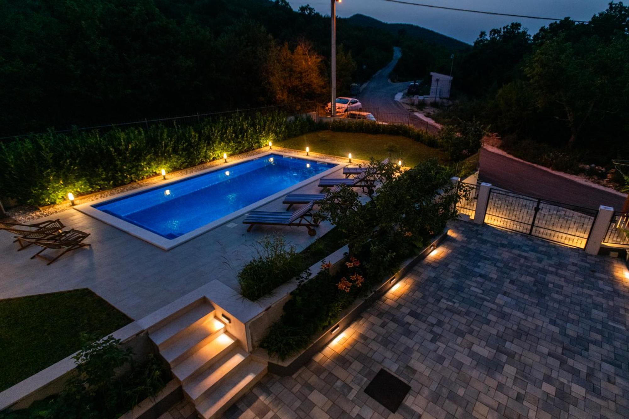 Villa Latica Dicmo Exteriör bild