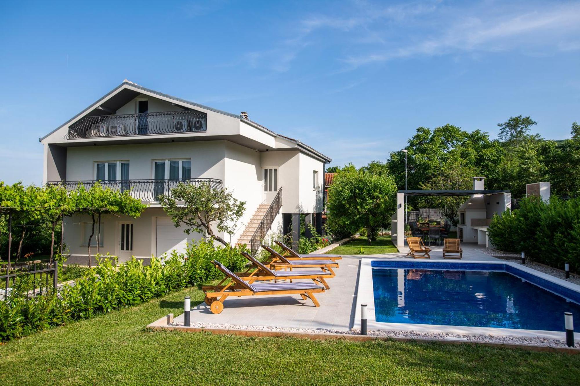 Villa Latica Dicmo Exteriör bild