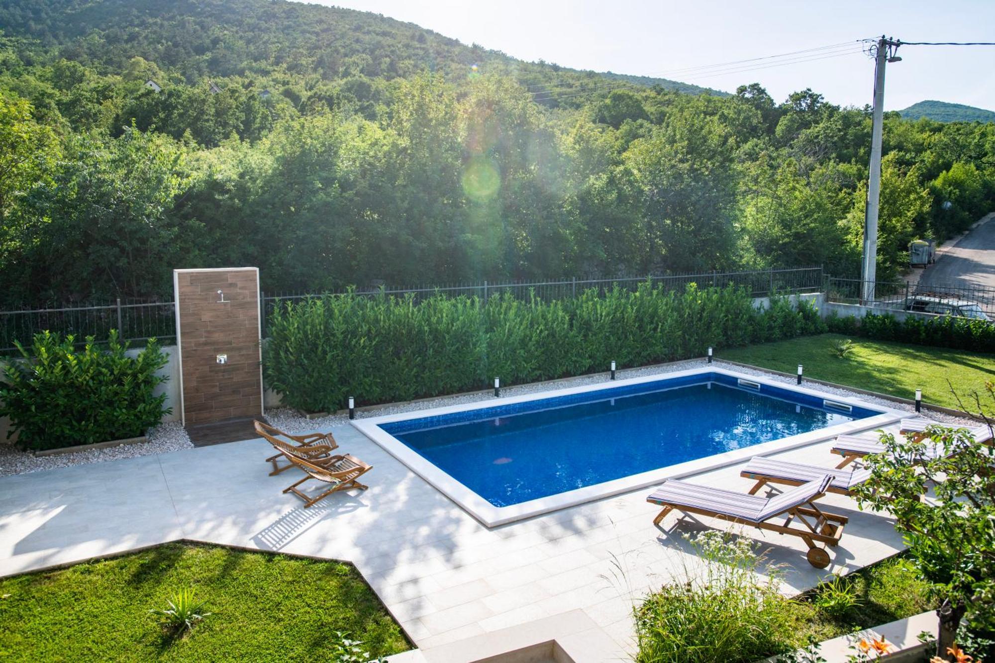 Villa Latica Dicmo Exteriör bild