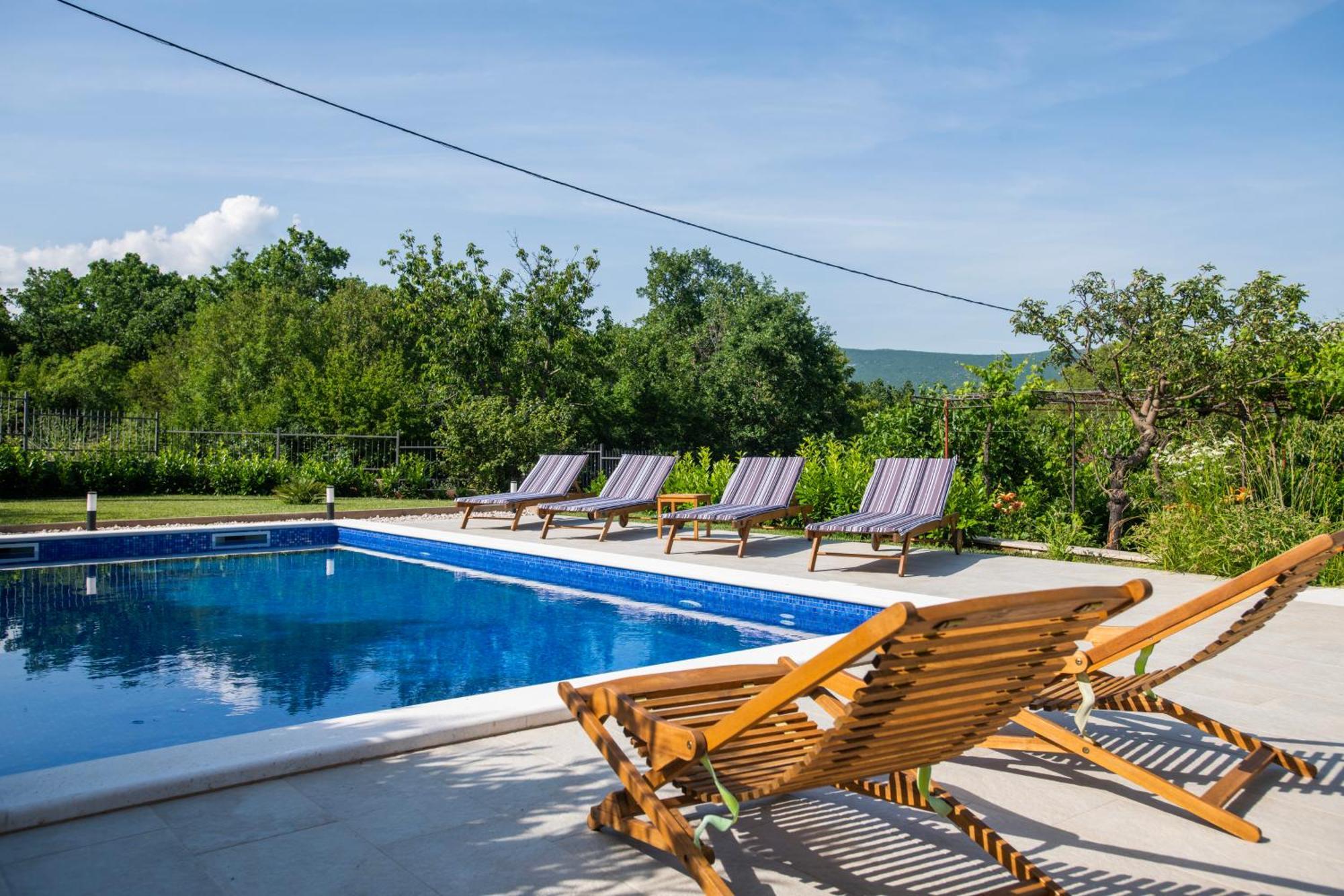 Villa Latica Dicmo Exteriör bild